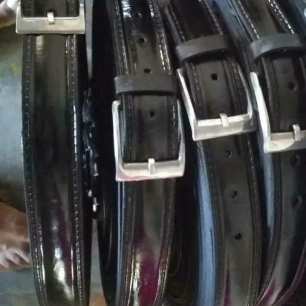Cintos de piel.