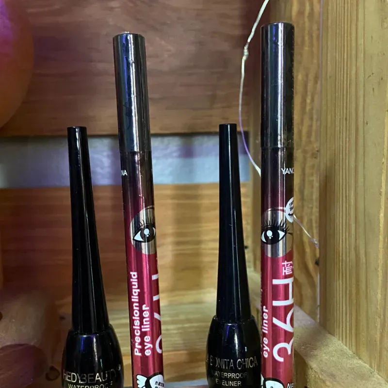 Delineador Negro de Ojos