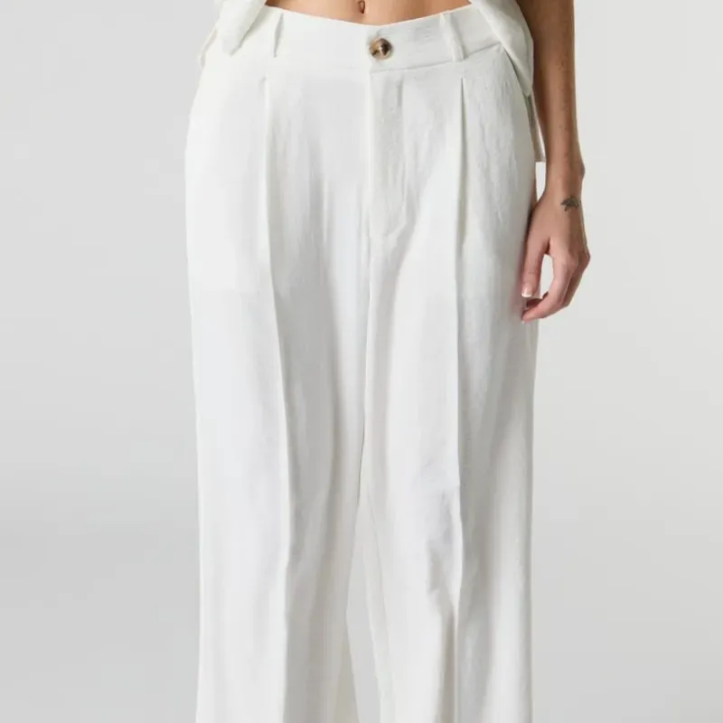 Pantalon de pinzas blanco.