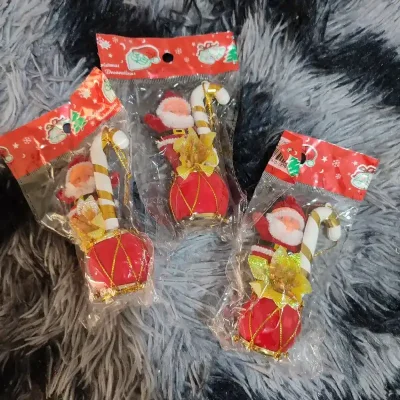 Adorno de navidad. Santa con tambor