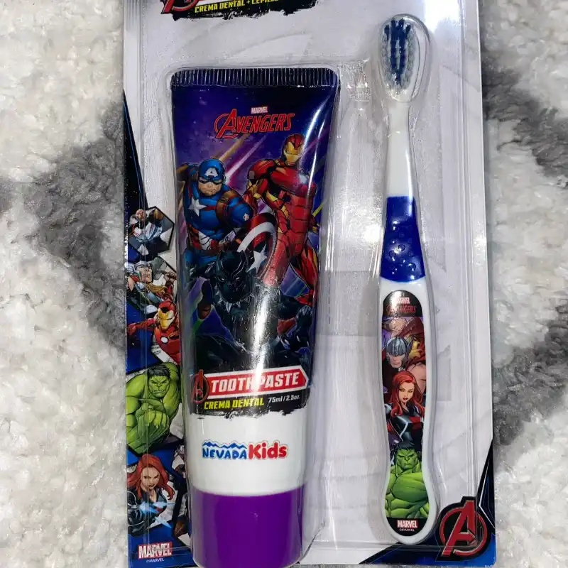 Set de pasta y cepillo Avengers $6USD