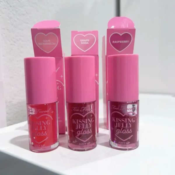  Too Faced  Lips