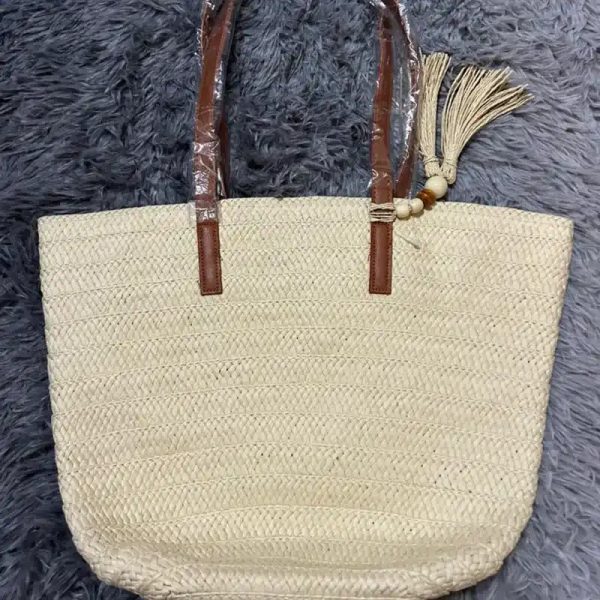 Cartera de playa clara