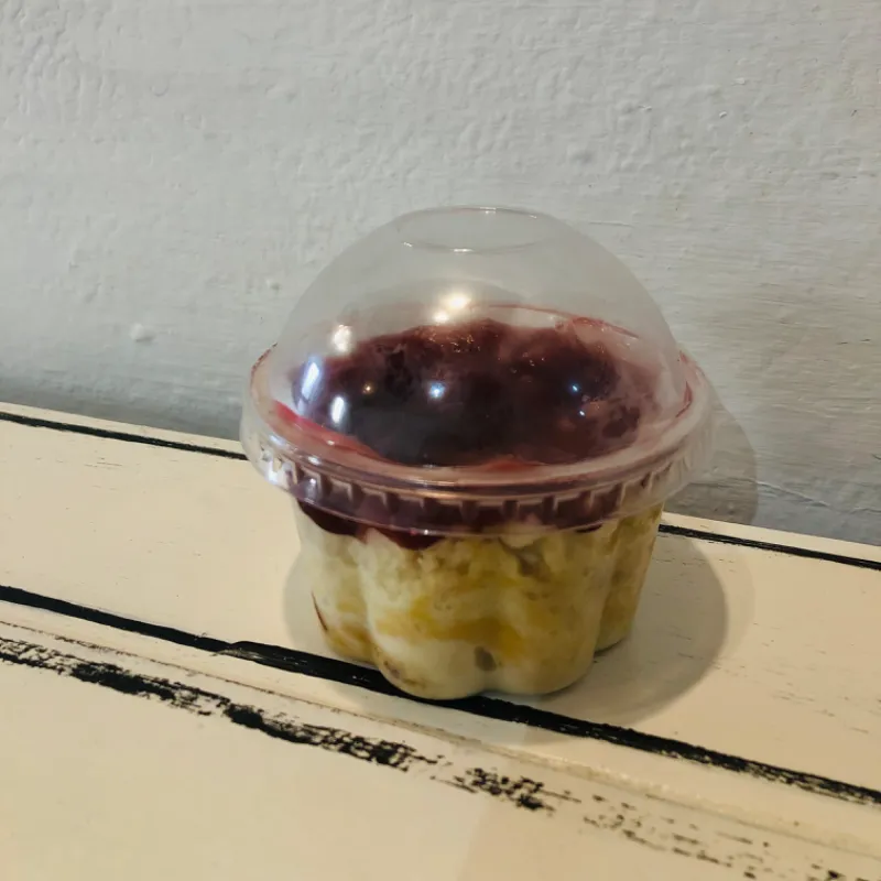 Tres leches con toping de frambuesa