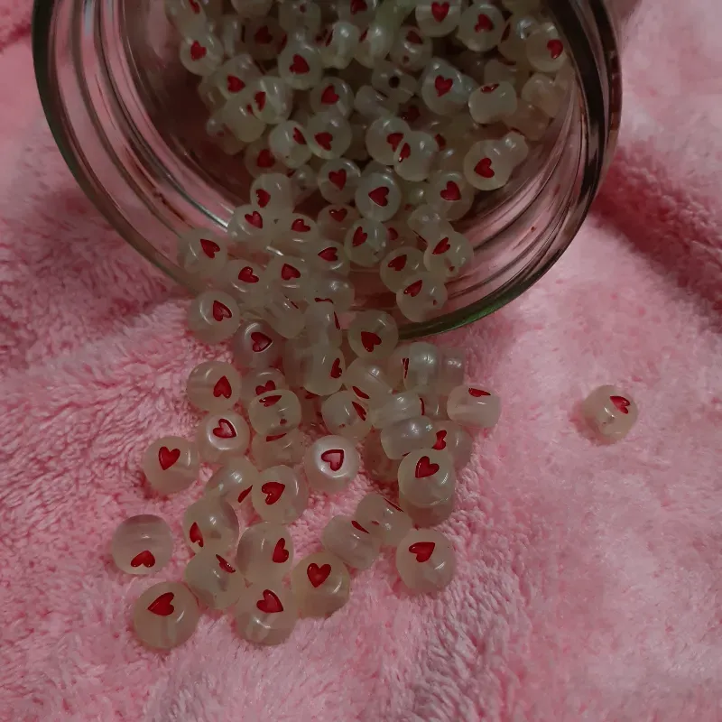 Cuentas fluorescentes corazón rojo