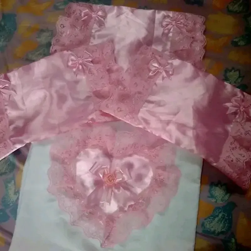 Juegos de cuna combinados con satín