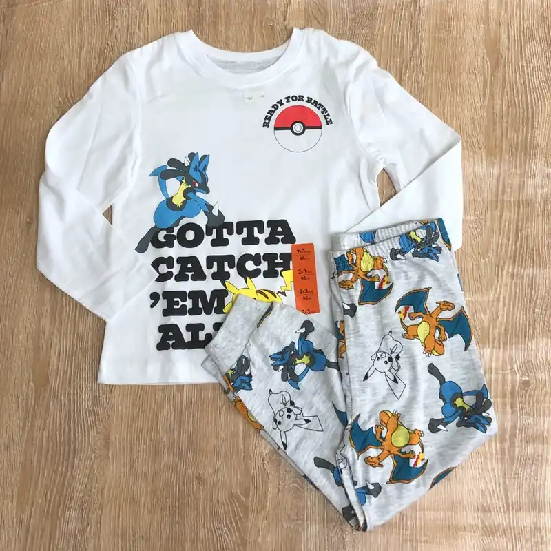 Pijama de Pokémon color blanco