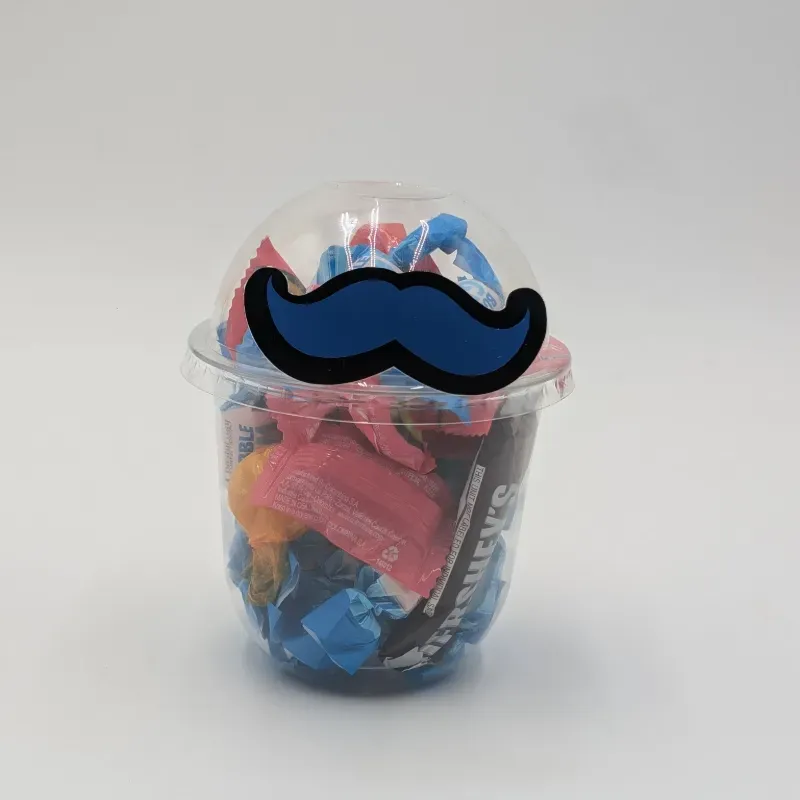 Vaso con dulces y caramelos