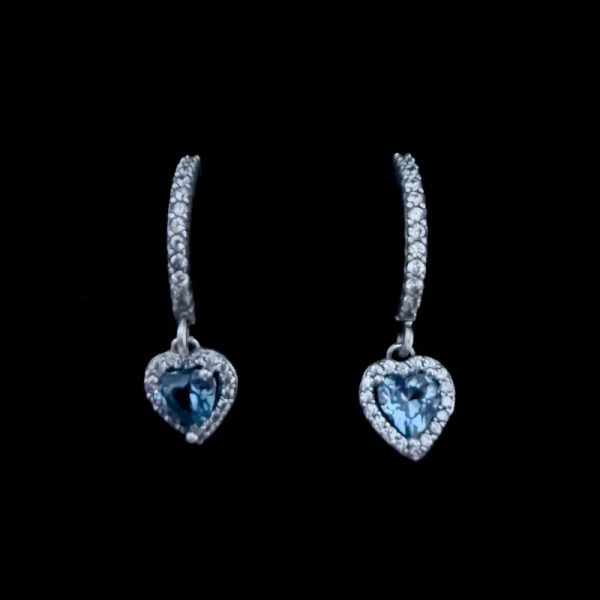 Argollas de corazón de brillo azul oscuro