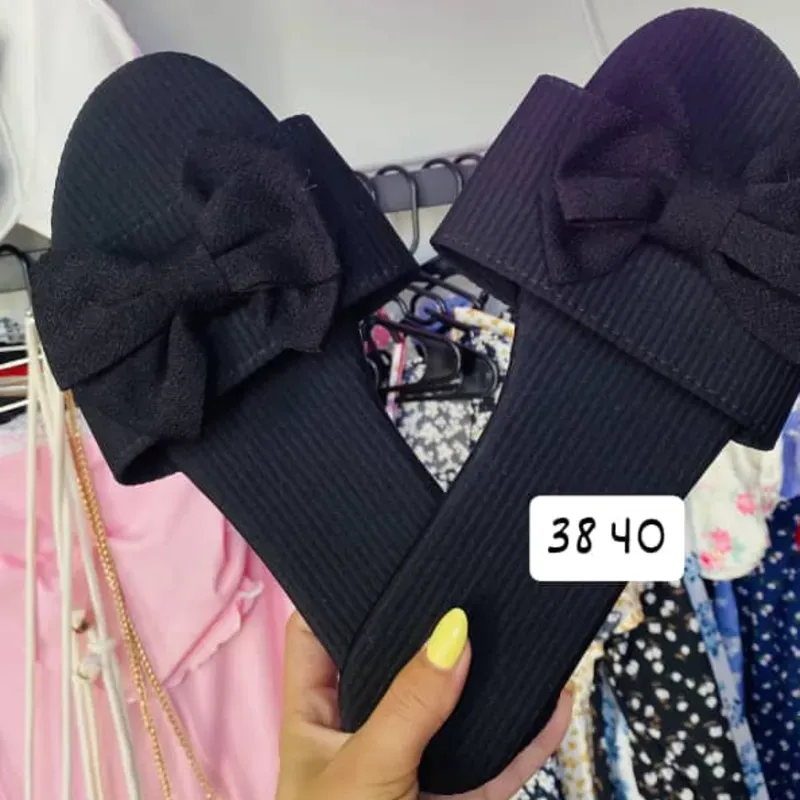 Sandalias con textura y lazos