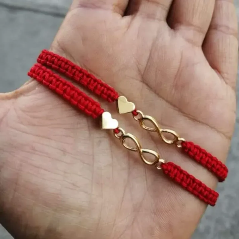 Pulsos tejidos con simbolo de infinito y ❤️ Cada pulso a 0.70 usd y la pareja a 1.4 usd
