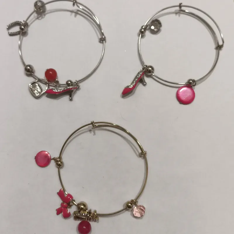 Pulseras Plateadas con accesorios