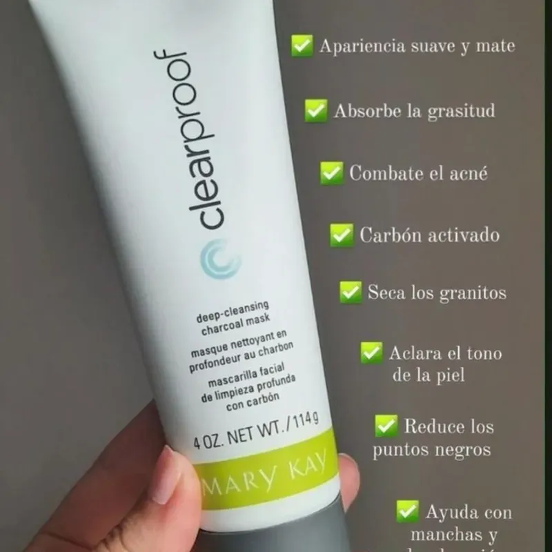 Mascarilla Facial de Limpieza Profunda con  Carbón Clear Proof®