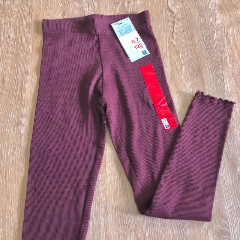Leggins de canalé color rojo vino
