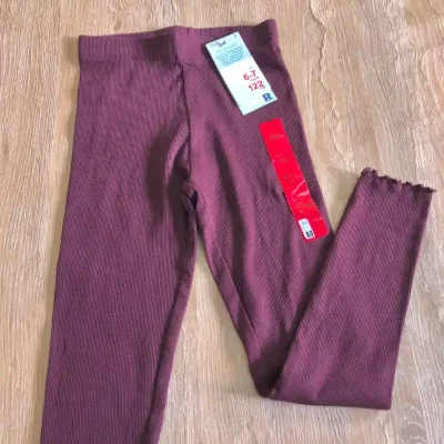 Leggins de canalé color rojo vino