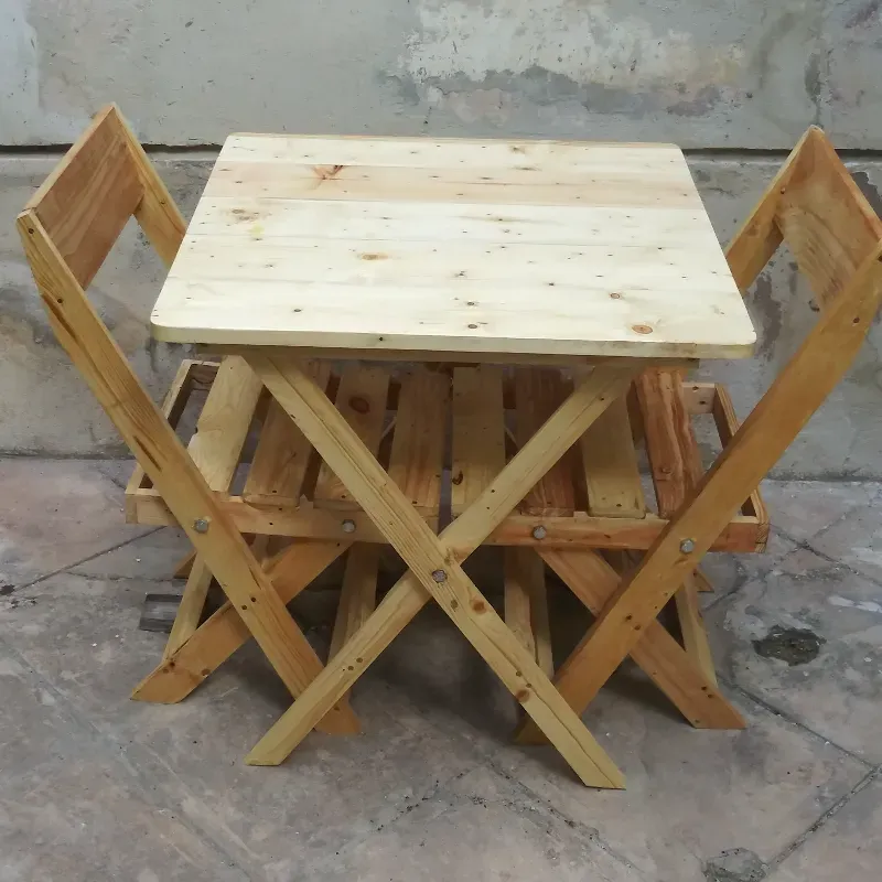 Mesa y sillas plegables