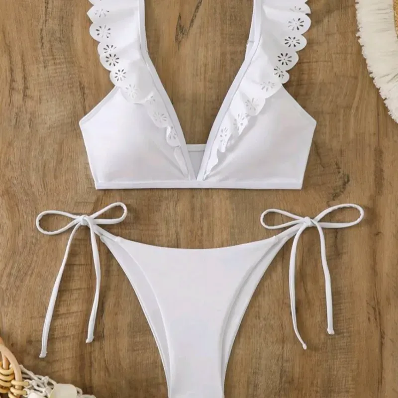 Bikini blanco con volantes