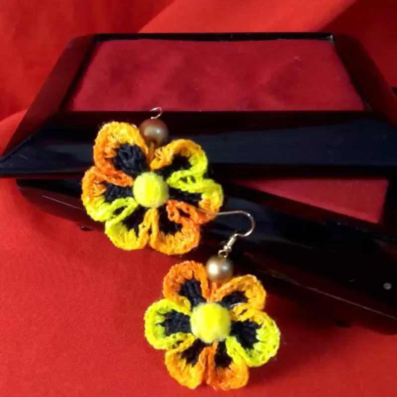 Moñitas  de 6 pétalos.