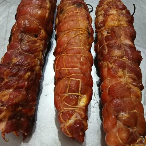 Rollitos de cerdo ahumado relleno con jamón y queso