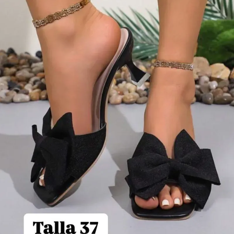 Zapatos de tacón bajo con lazos