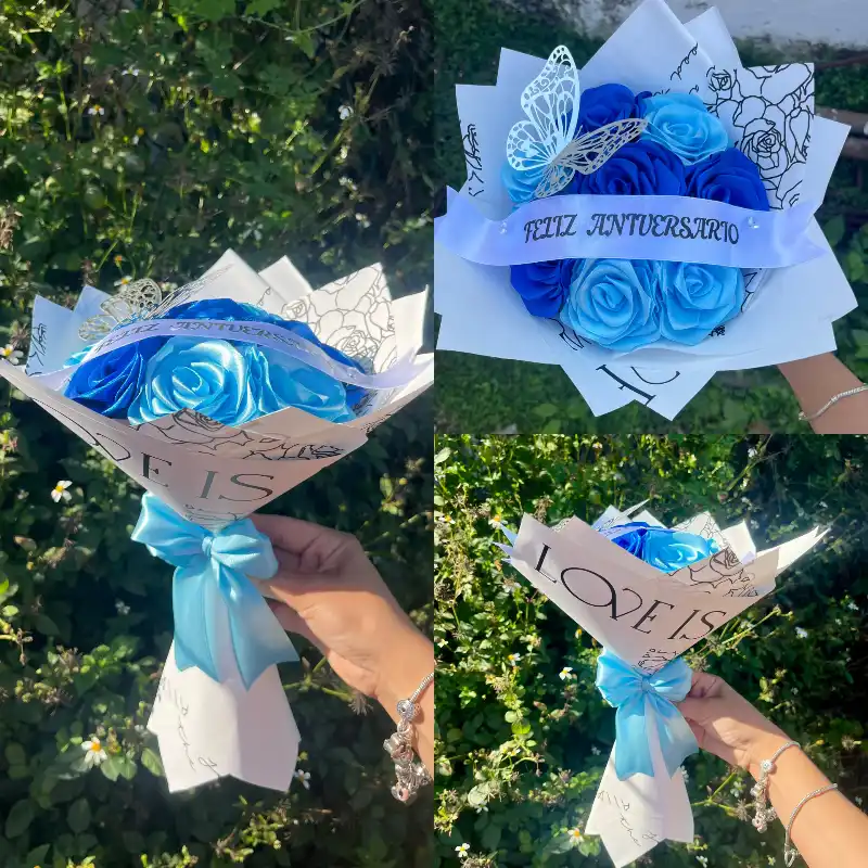 Ramo de 8 rosas combinadas con dos tonos de azul y banda personalizada