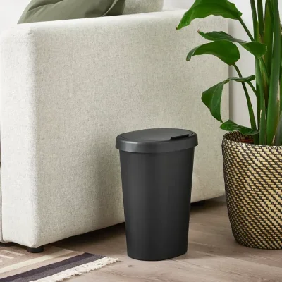 cesto negro con tapa