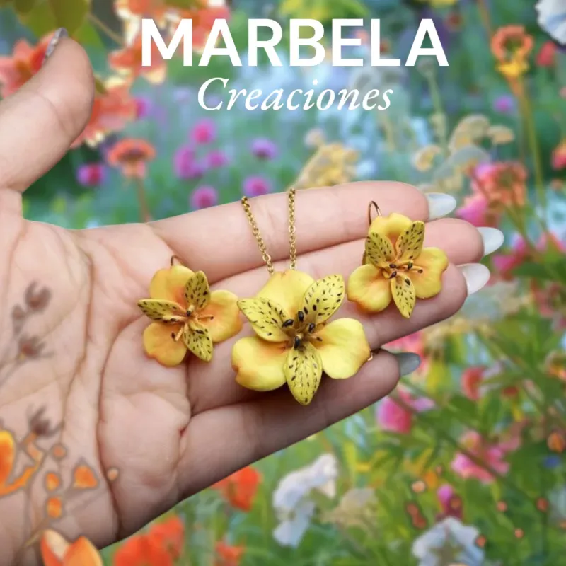 ✨Juego de collar y aretes de Astromelias✨