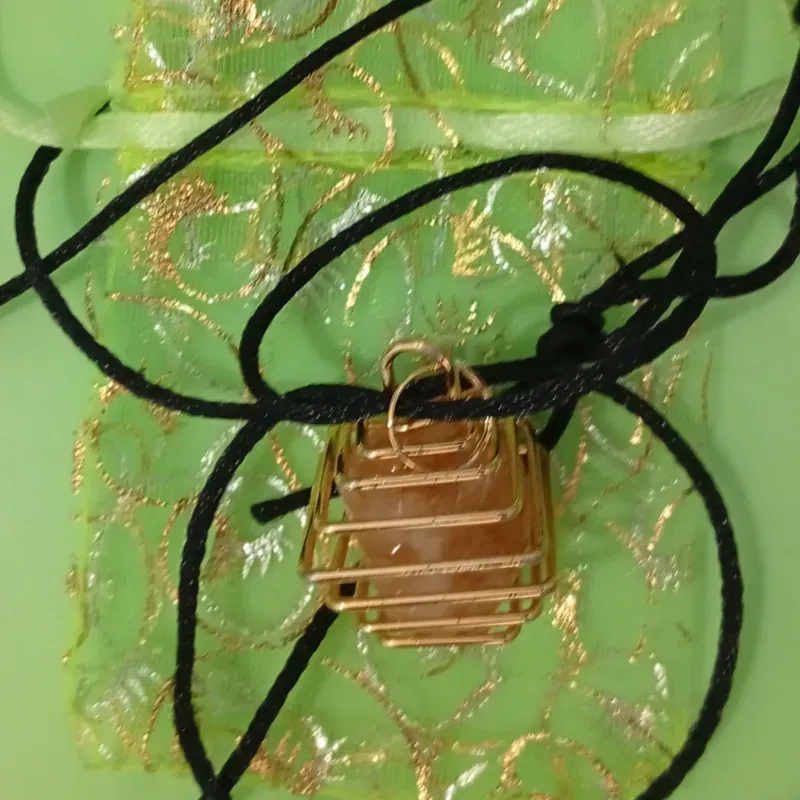 Amuleto de cuarzo rosado