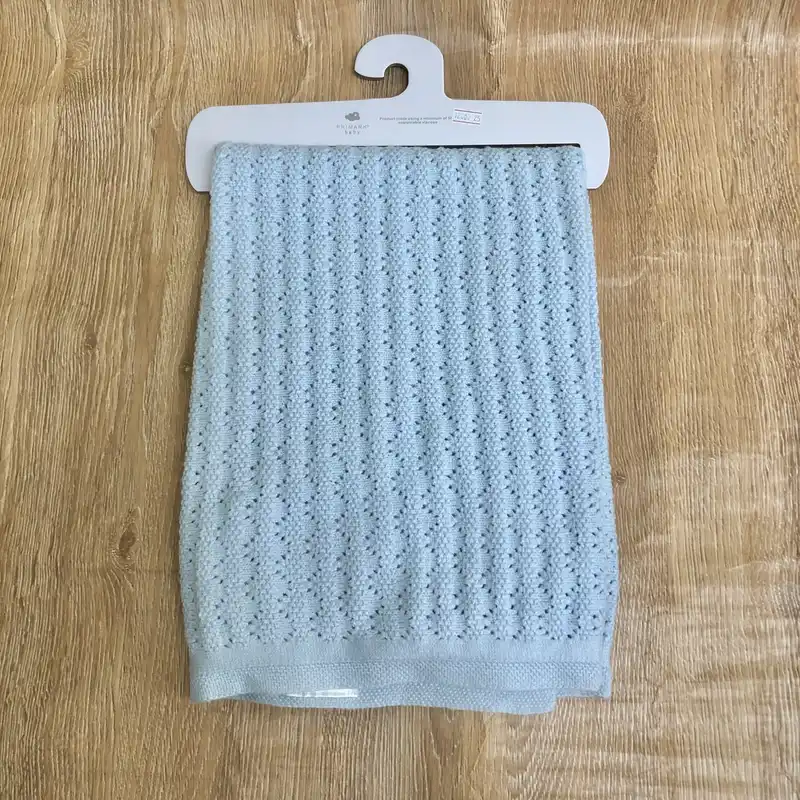 Colcha tejida color azul