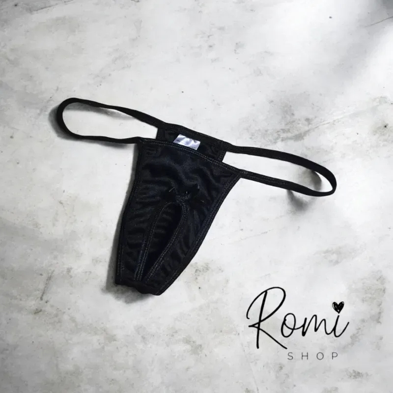 Tanga color negro con abertura