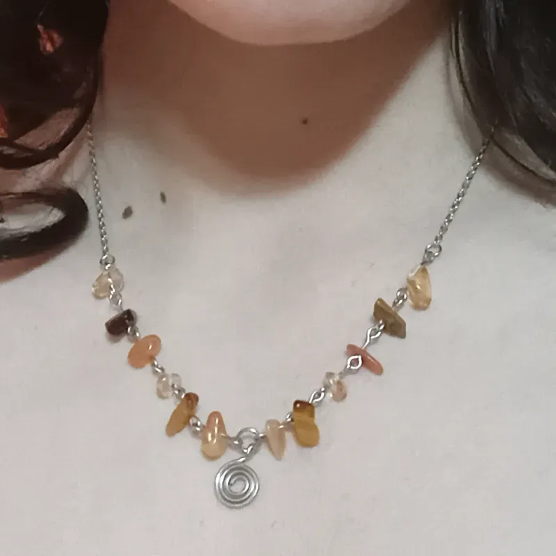 Collar de piedras naturales