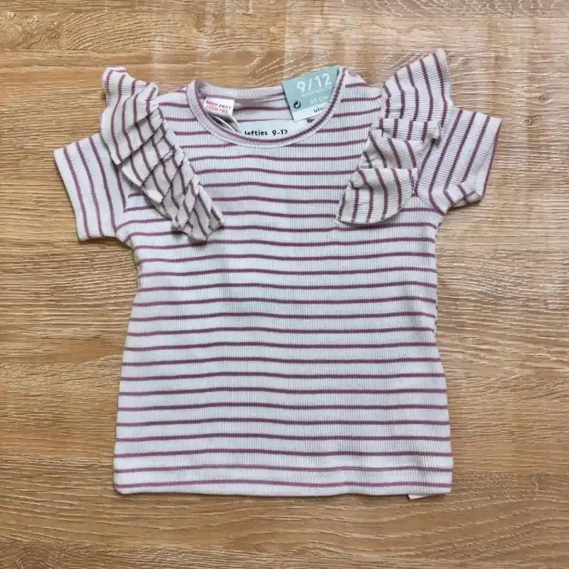 Blusa a rayas con vuelos color blanco y violeta