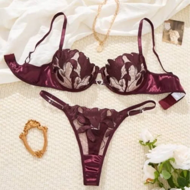 Lencería con patrón de flores