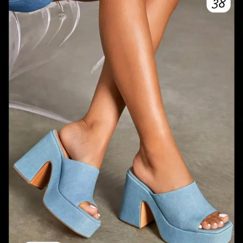  Mules de plataforma en azul pastel
