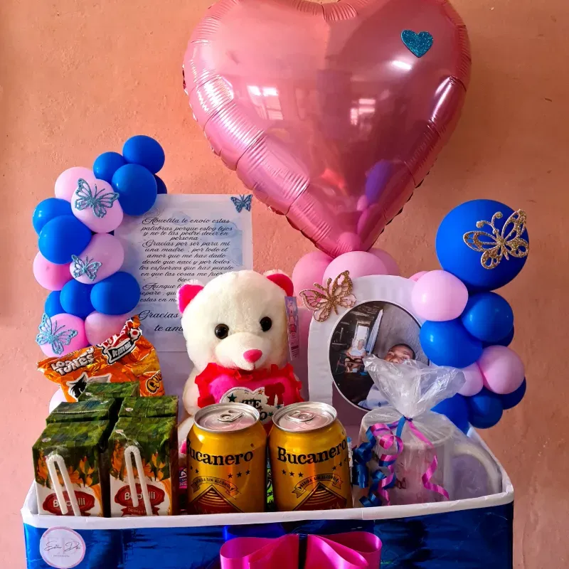 Caja con peluche