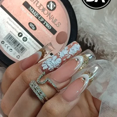 Uñas acrílicas largas curva C