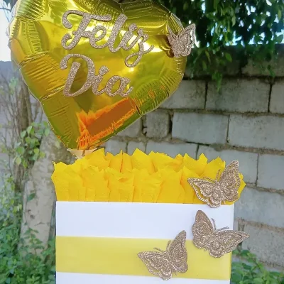 Caja de regalo color amarillo 