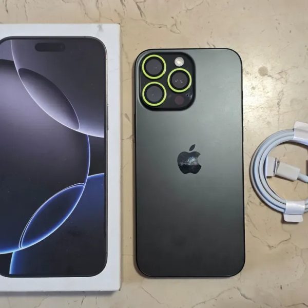 IPhone 16 Pro Max de 256 GB (Libre de Fábrica, 93% Batería)