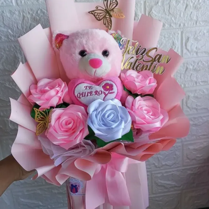 Ramo de Rosas Artesanales Con Peluche