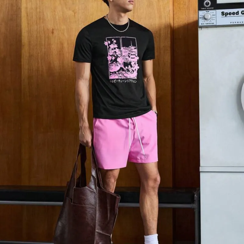 SWAVVY Conjunto de verano para hombres con camiseta de manga corta con estampado gráfico de letras japonesas y flores en bloques de color, y pantalones cortos con cordón en la cintura