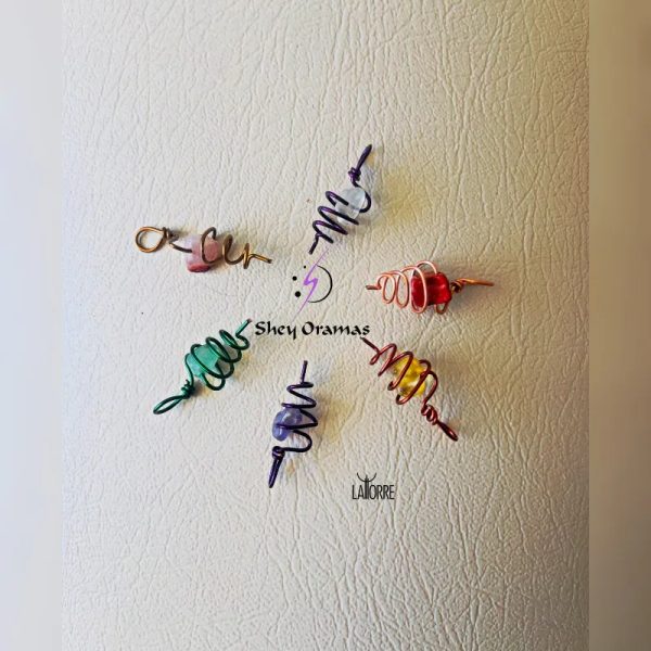 Dije de espiral de cobre y cuarzo: