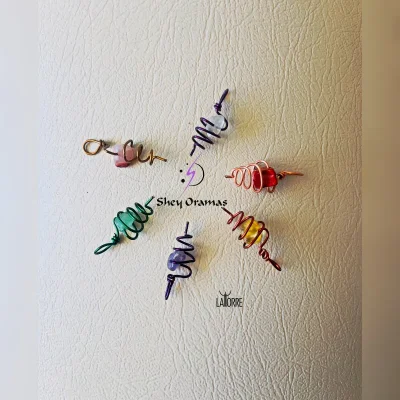 Dije de espiral de cobre y cuarzo: