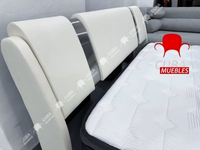 Cama de plataforma tamaño Queen con decoración de piezas de hierro, cama tapizada de piel sintética con cabecera ajustable curvada, soporte de listones de madera.