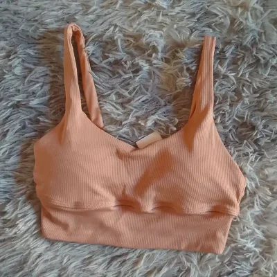 Blusa carmelita deportiva