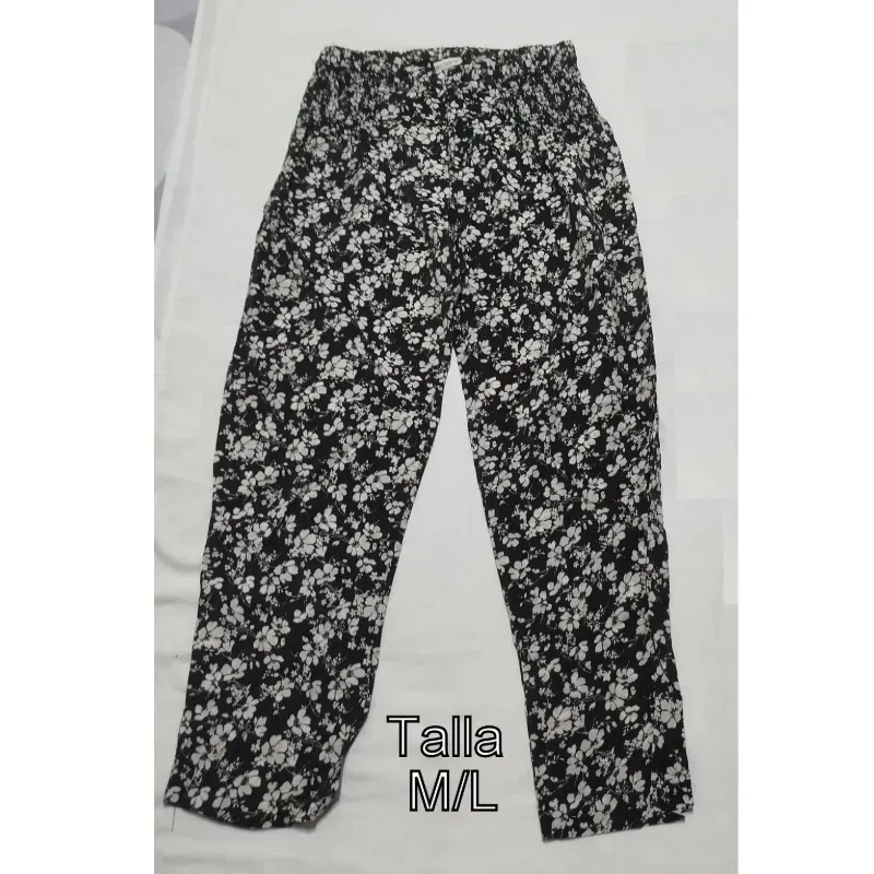 Pantaloneta Negro de flores blancas