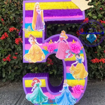 Piñata de número para niña