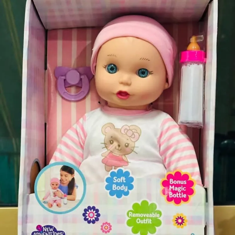 Bebe  con biberón y tete