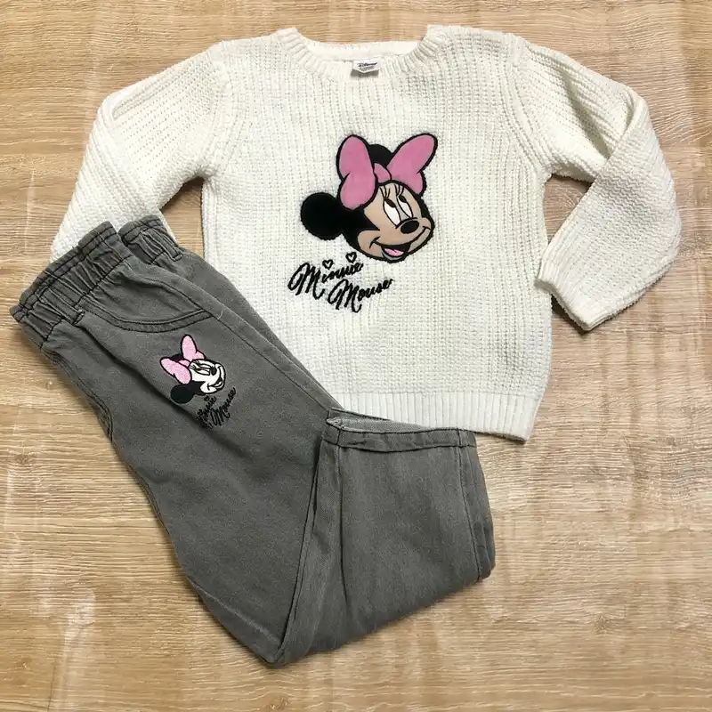 Conjunto de Minnie Mouse con abrigo tejido