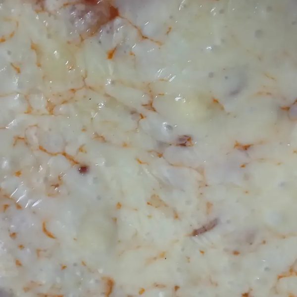 Pizza familiar de Queso procesado
