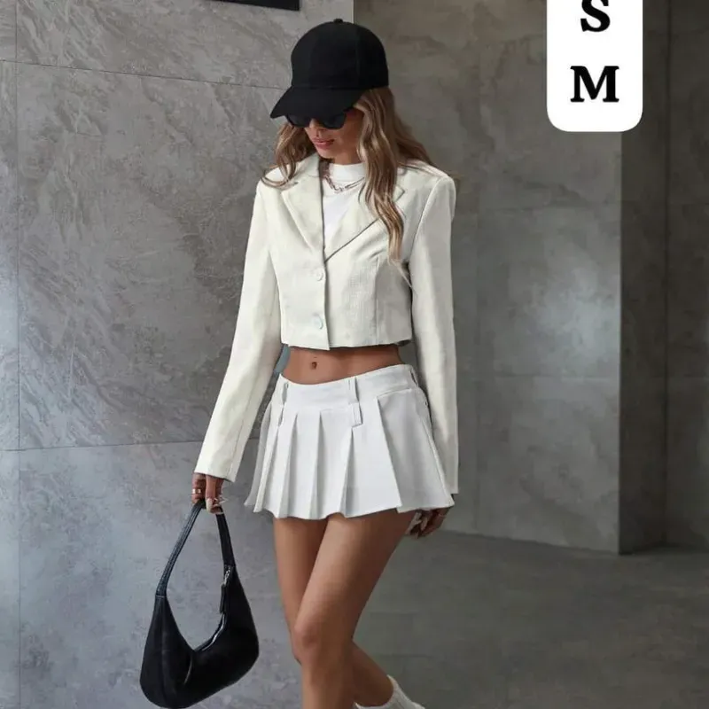  Conjunto Blanco Estilo Street Chic – Frescura, actitud y elegancia juvenil